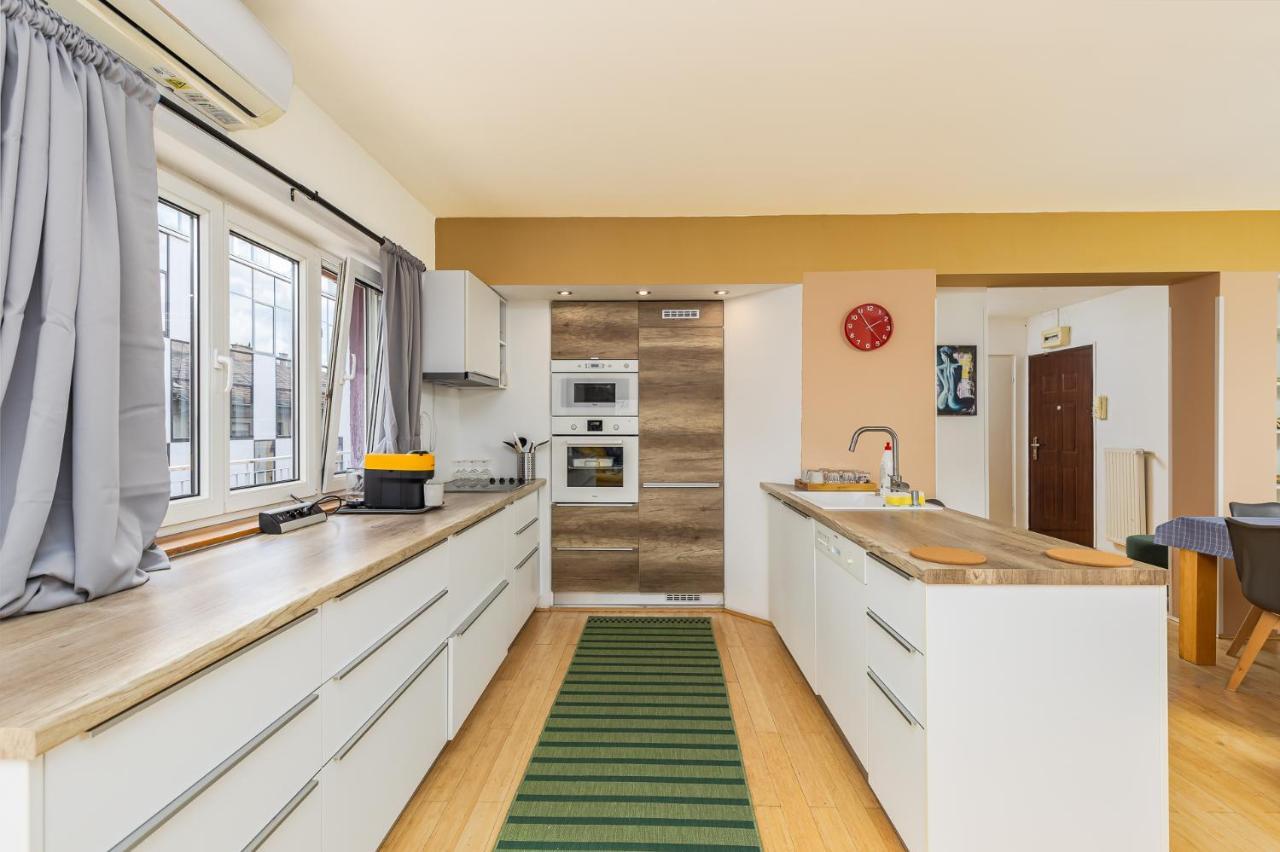 Center Penthouse - Huge Terrace And Free Parking - Tram/metro - Ac Budapeste