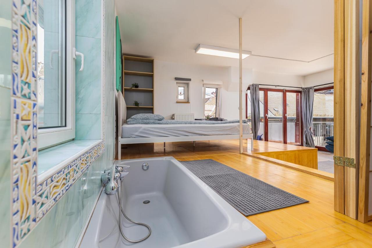 Center Penthouse - Huge Terrace And Free Parking - Tram/metro - Ac Apartamento Budapest