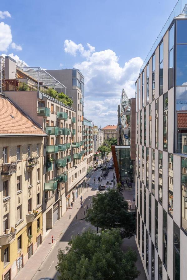Center Penthouse - Huge Terrace And Free Parking - Tram/metro - Ac Apartamento Budapest