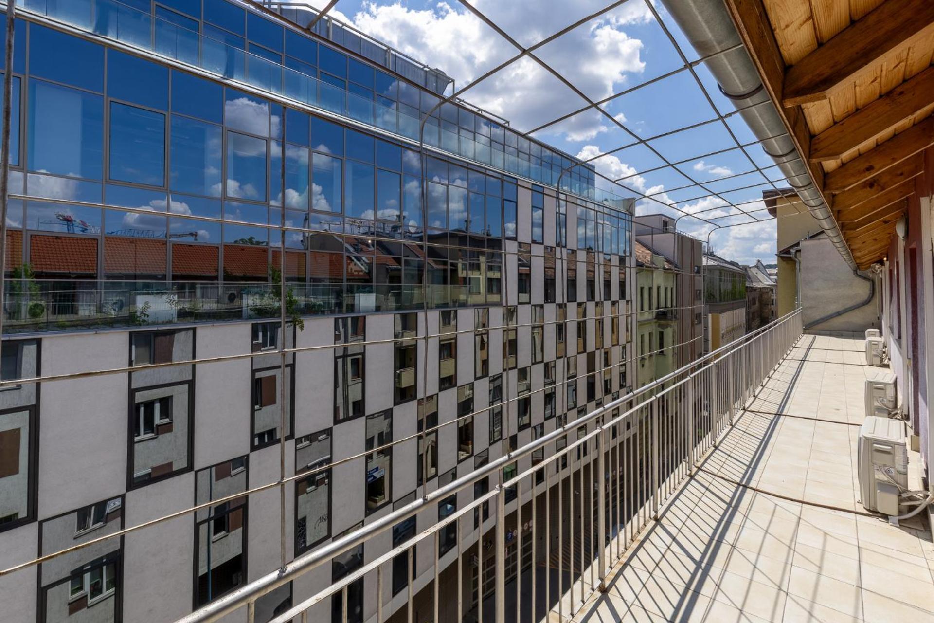 Center Penthouse - Huge Terrace And Free Parking - Tram/metro - Ac Apartamento