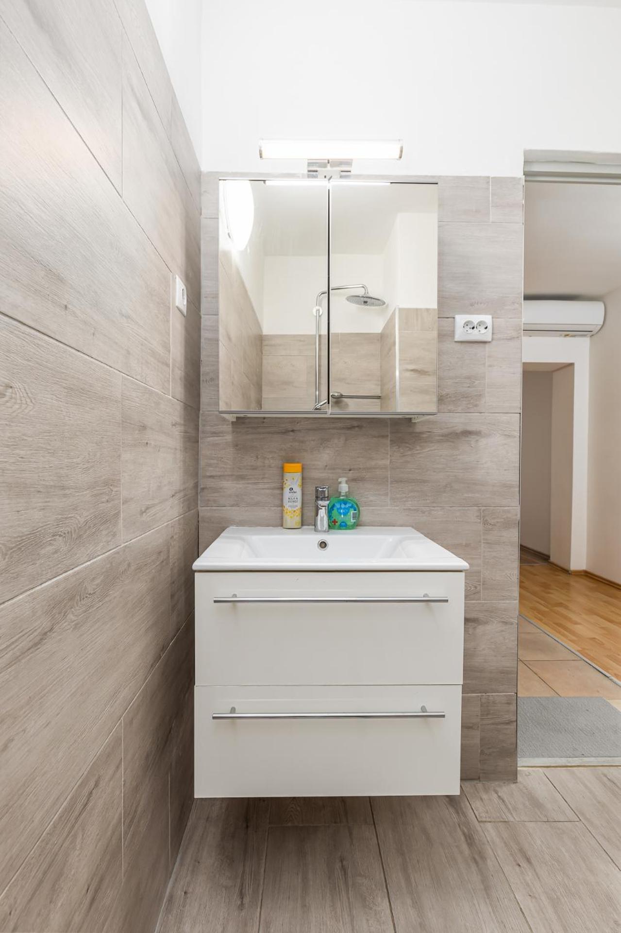 Apartamento Center Penthouse - Huge Terrace And Free Parking - Tram/metro - Ac
