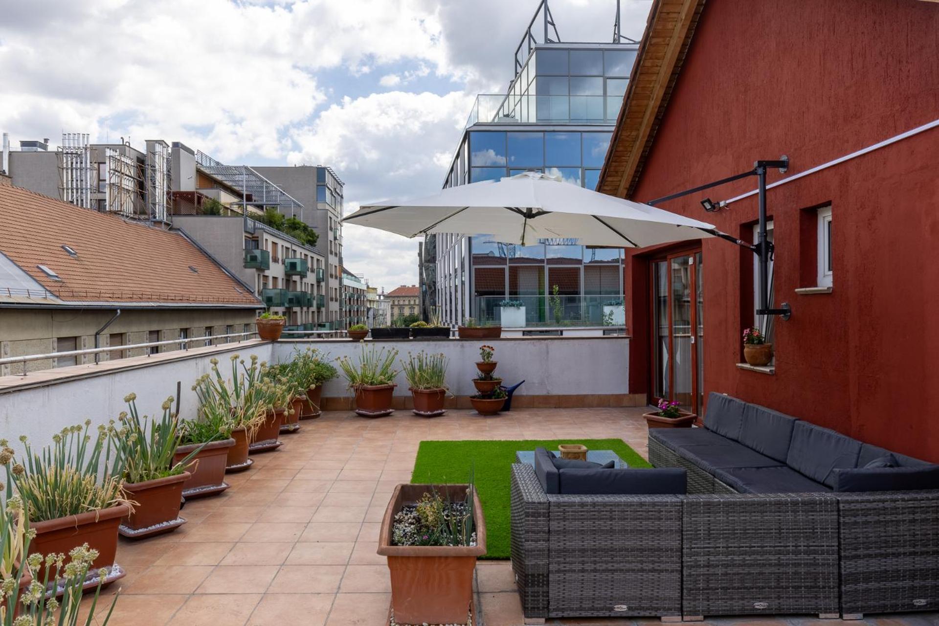 Center Penthouse - Huge Terrace And Free Parking - Tram/metro - Ac Apartamento