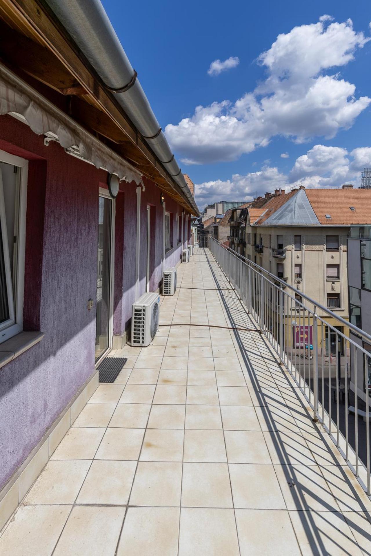 Apartamento Center Penthouse - Huge Terrace And Free Parking - Tram/metro - Ac *