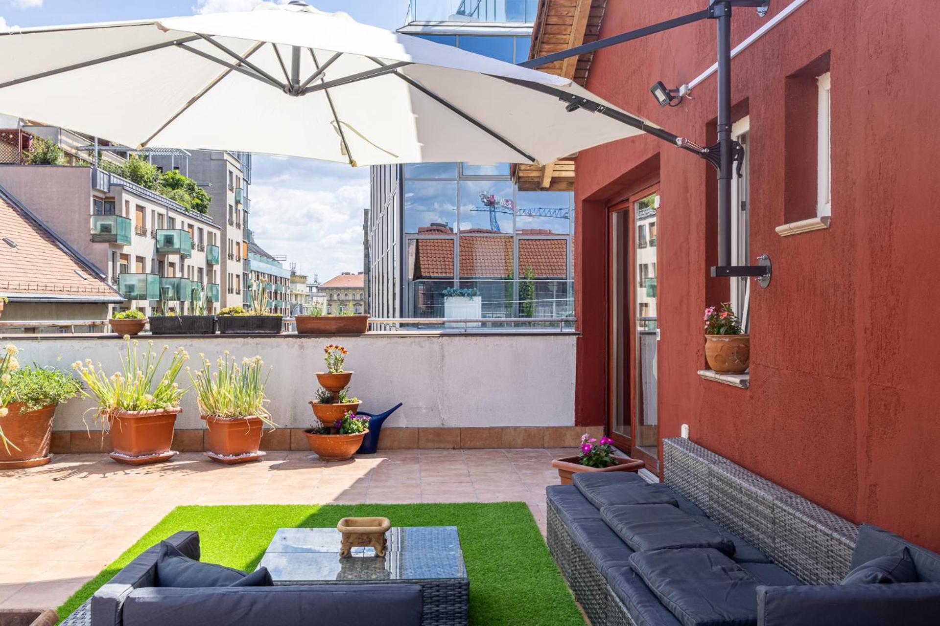 Center Penthouse - Huge Terrace And Free Parking - Tram/metro - Ac Apartamento *